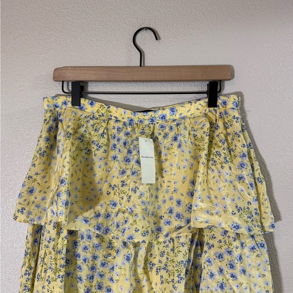 NWT Abercrombie & Fitch Drama Tiered Maxi Skirt Large Petite - Picture 4 of 9